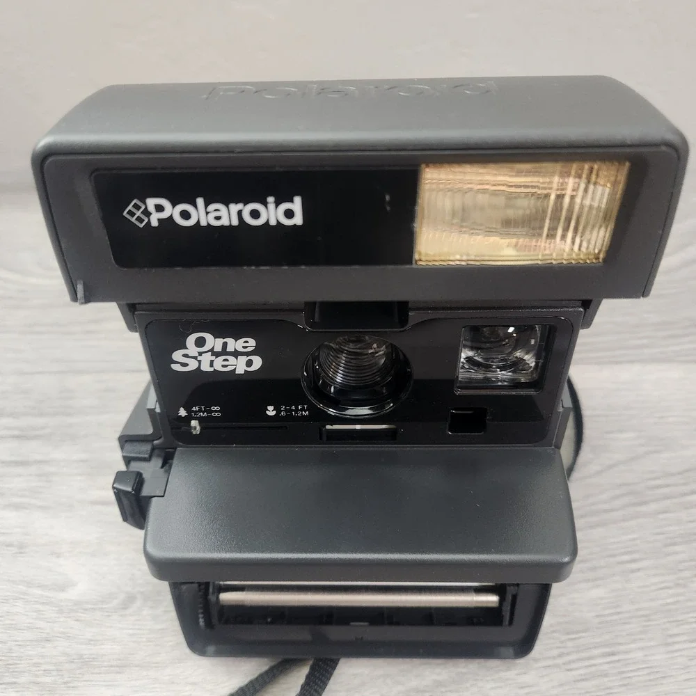 Vintage Polaroid Black Instant Film Camera OneStep 600 Point and Shoot Retro